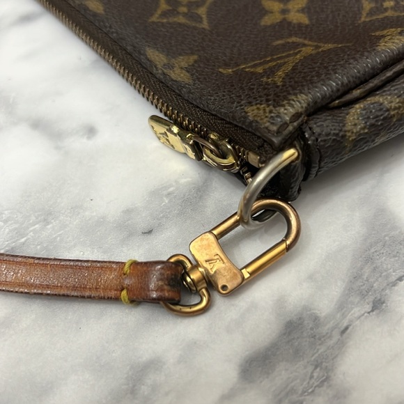 Vintage Louis Vuitton | Pochette Accessoires Monogram Bag - Picture 6 of 7